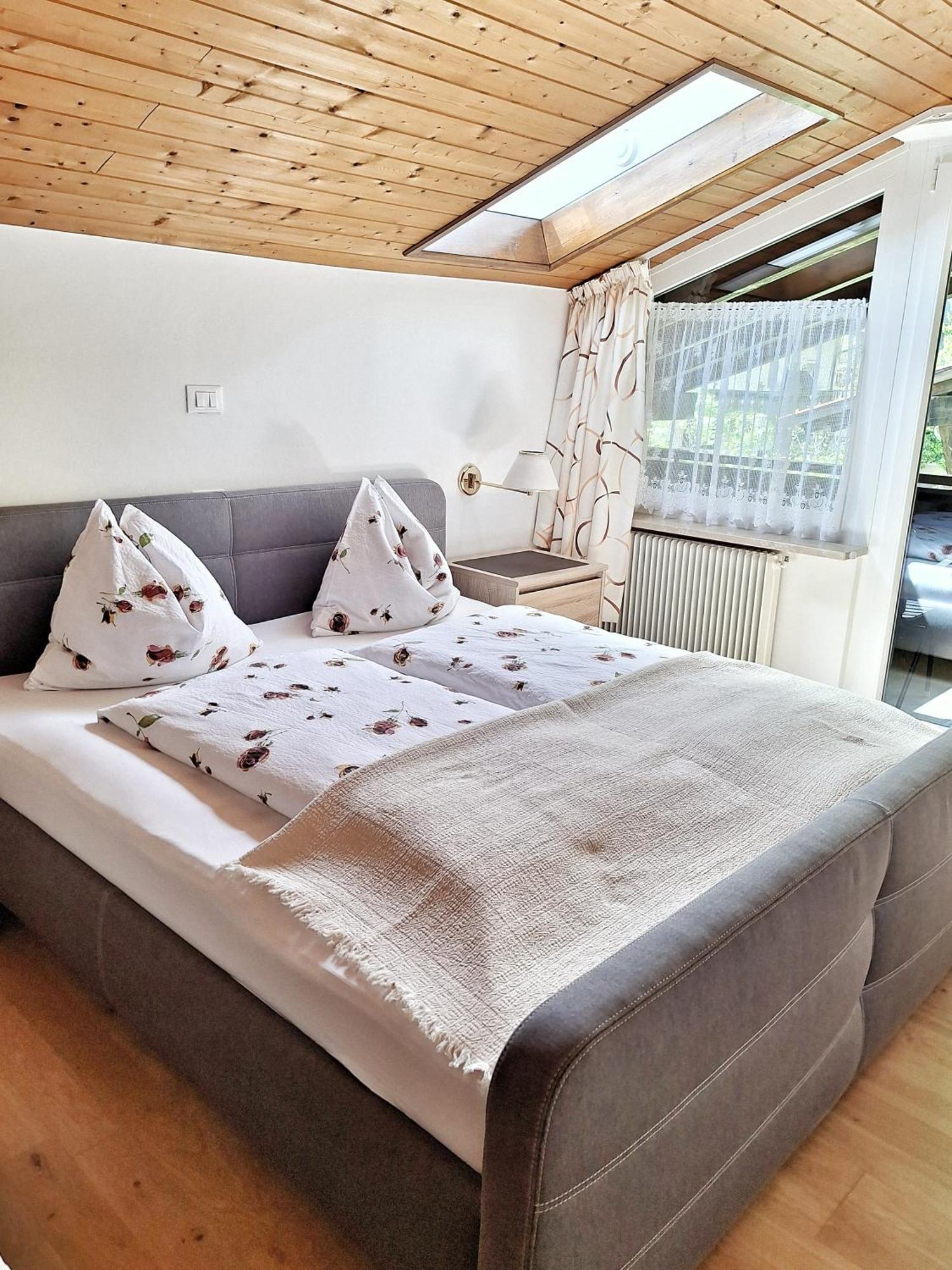 Bed and Breakfast Cafe Rudi Living Parcines Exterior foto