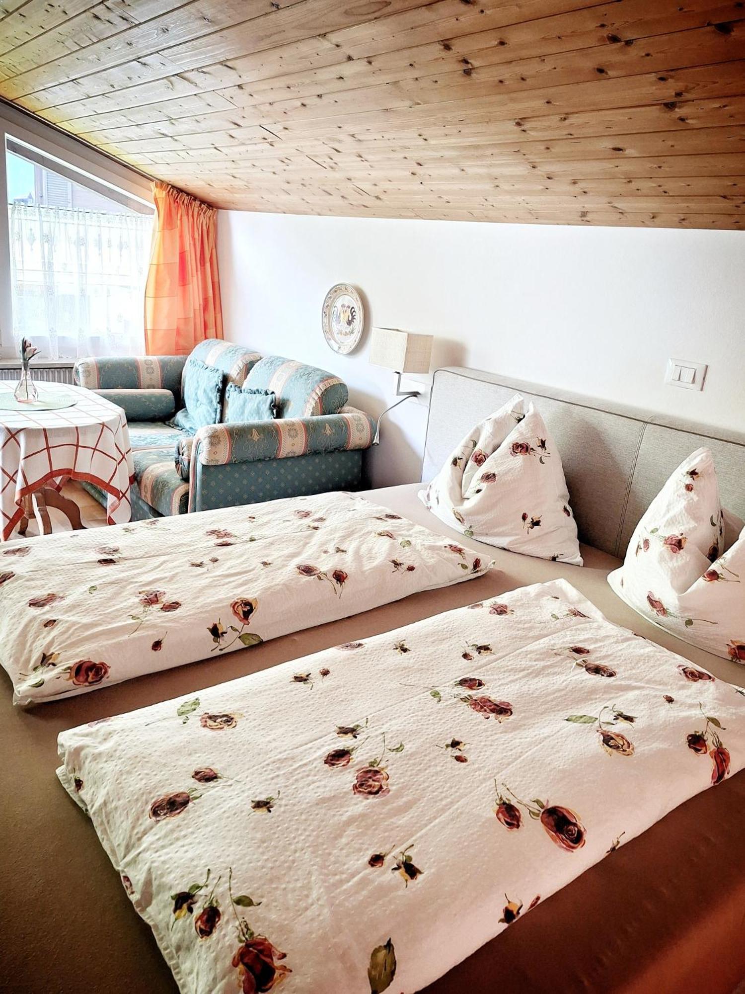 Bed and Breakfast Cafe Rudi Living Parcines Exterior foto